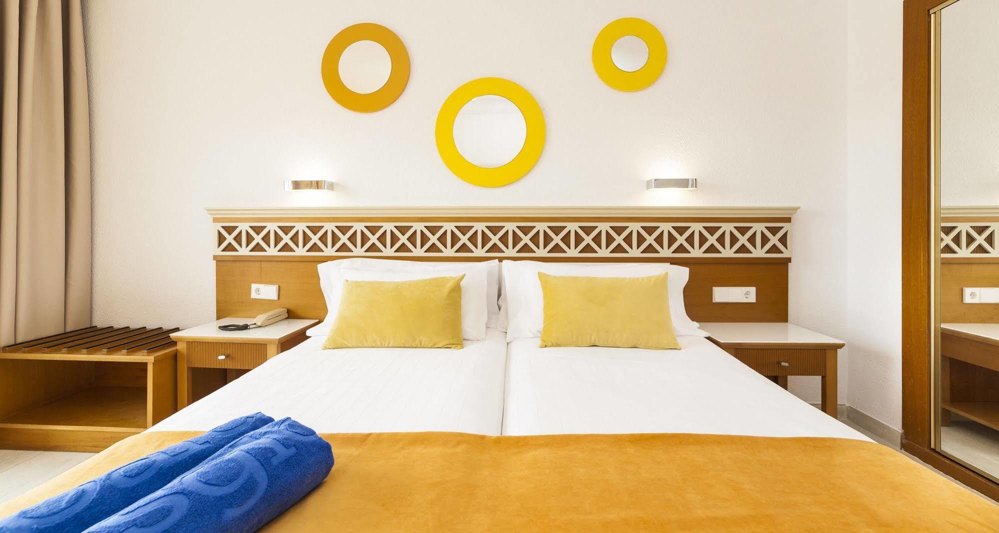Globales Santa Ponsa Park Hotel Bagian luar foto